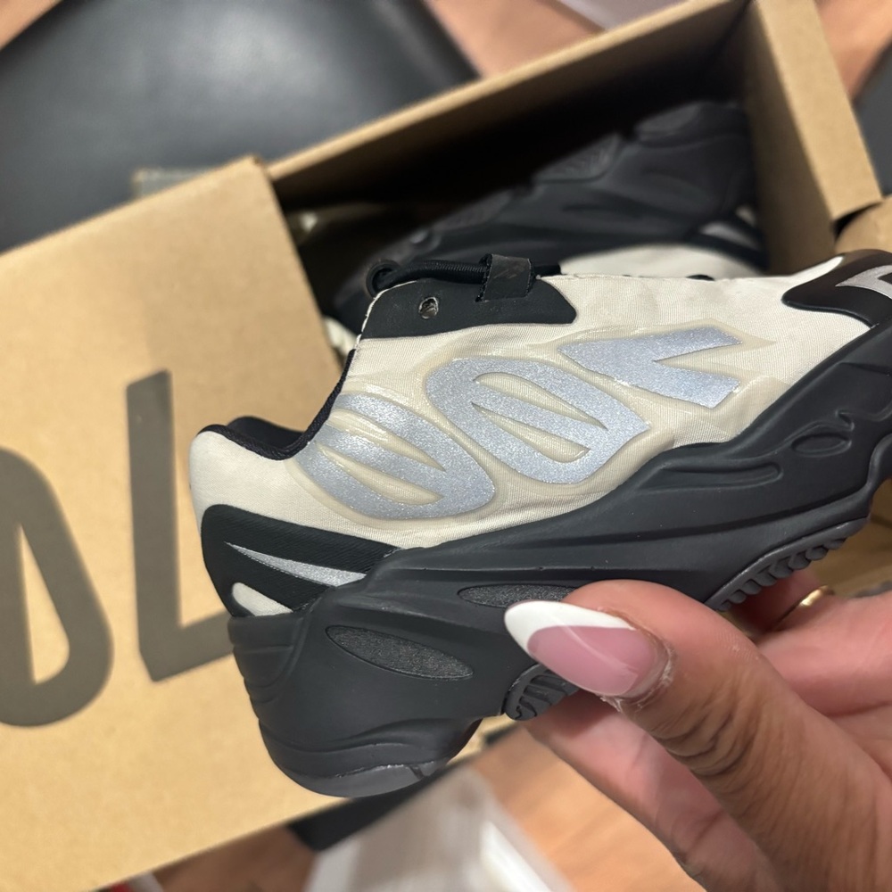 Infant Yeezy 700s 5K